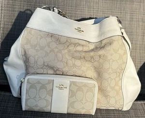 Coach Lexi Schultertasche Beuteltasche Handtasche Signature Canvas elfenbein beige passende Geldbörse - Bild 1 von 24