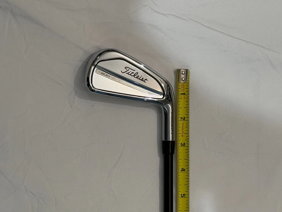 Titleist T200 23 Utility 4 ferros LA Golf A-Series Hybrid 105 X - Imagem 1 de 4