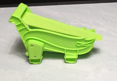 Hot Wheels Colossal Crash Replacement Part GFH87 - Right Green Catch Ramp - Image 1 of 4