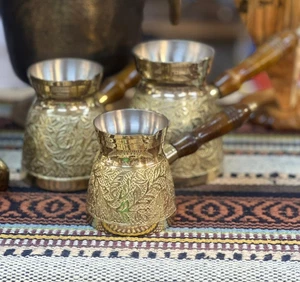 3er Set handgefertigte gravierte Messing türkische Kaffeekannen mit Holzgriffen - Bild 1 von 6