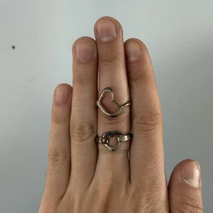 Lot Of 2 Sterling Silver Heart Rings 925 Two Various Sizes - Picture 1 of 4