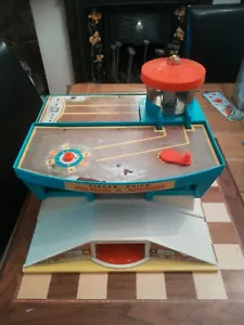 Vintage 1970s Fisher Price Little People Play Family Airport 35 x 26 x 34cm - Picture 1 of 9