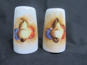 VINTAGE WHITE CERAMIC WITH FRUIT DESIGN SALT & PEPPER SHAKERS - Picture 1 of 5