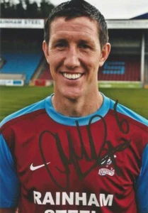 SCUNTHORPE: CLIFF BYRNE SIGNED 6x4 PORTRAIT PHOTO+COA - Bild 1 von 1