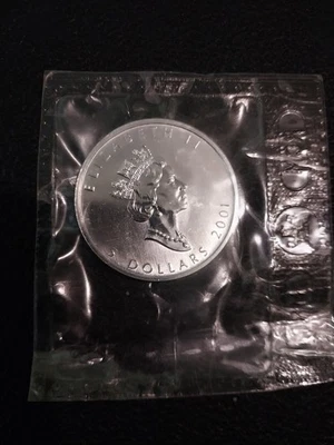Canada 2001 1oz Silver Maple Leaf Coin Vintage, Sealed in Original RCM Packaging - Image 1 of 3