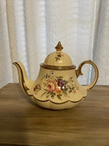 Vintage Teapot Bell Shaped 1940’s Sadler Carousel Rose Bouquet, Cabbage Roses - Picture 1 of 12