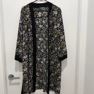 Autograph Women's Kimono Cover Up Top Size 18 Floral Yellow Black White Autumn - Picture 1 of 8