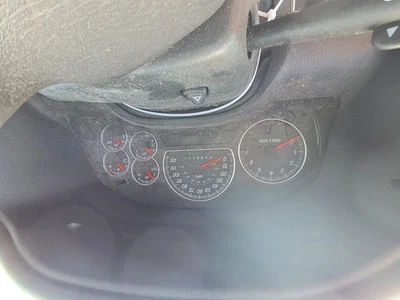 Grupo de velocímetro GMC ENVOY 2006 usado 109 k millas OEM 257-02101 Foto 1 de 4