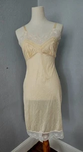 Vintage Coquette hellpfirsichfarben Nylon-Schlupfkleid Gänseblümchen Spitze gebraucht, in einwandfreiem Zustand Größe 34 - Bild 1 von 7