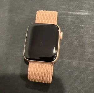 Apple Watch Series 6 40mm WiFi + GPS Smartwatch - Rose Gold - Picture 1 of 10