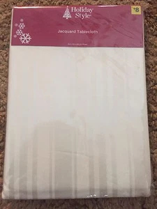 NIP Holiday Style Jacquard Tablecloth-52"x70" - Picture 1 of 5