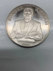 2001 Liberia 10 Dollar Coin Ronald Reagan Great Condition - Picture 1 of 2