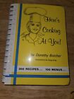 Livre de recettes vintage 1977 Here's Cooking At You Dorothy Butcher RAREMENT VU 
