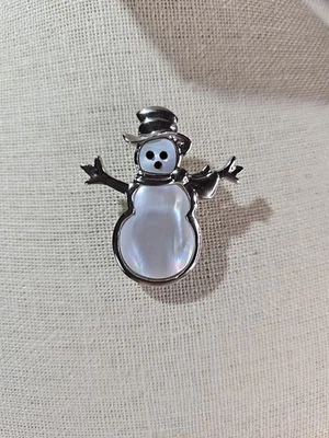 Broche Lia Sophia Muñeco de Nieve Navidad Tono Plata con Madreperla Foto 1 de 3