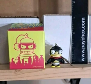 Kidrobot - Futurama - Keychain Series 1 -  Nibbler - Zipper Pull - New - Picture 1 of 16