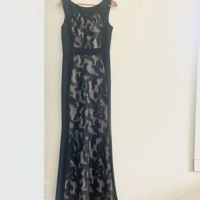 Vestido largo jersey sin mangas de sangría con encaje adherido AWHGC93 David’s Bridal 8 Foto 1 de 4