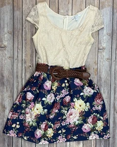 dELiAs Dress Juniors Size 3 Lace Floral Print Pleated Lined Short Sleeve READ - Picture 1 of 9