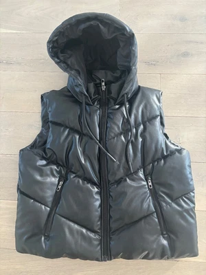 Zara wunderschöne Stepp-Daunen-Weste in Lederoptik, Gr. XS - Bild 1 von 4