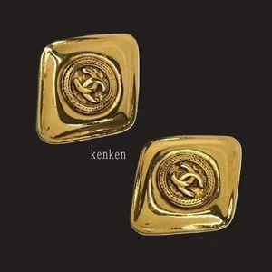 CHANEL Earrings AUTH Coco CC Logo GOLD kenkenjp Vintage Medal Coin Rare CLIP ON - Picture 1 of 6