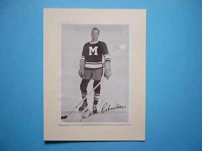 1935/40 CROWN BRAND HOCKEY PHOTO #54 EARL ROBINSON RARE NO NUMBER SHARP!! 35/40 - Image 1 of 2