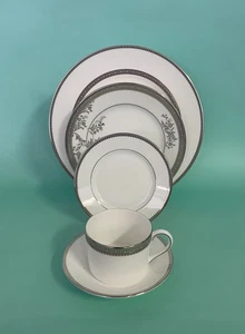 Wedgwood Bone China Vera Wang Spitze Platin 5-teiliges Gedeck Original Box - Bild 1 von 20