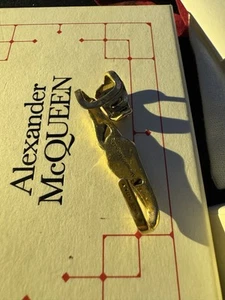 Alexander McQueen Logo Engraved Ear Cuff (Gold) - Picture 1 of 3