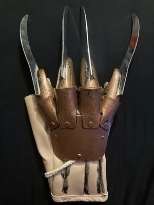 A Nightmare on Elm Street Deluxe Freddy Krueger Glove - Image 1 of 2