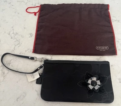 Bolso sin asas Coach con cremallera adorno floral + bolsa para el polvo negro + plateado nuevo con etiquetas Foto 1 de 4