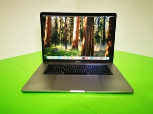 Apple MacBook Pro 15" Touch Bar 2019 Grau 2,6GHz Core i7 16GB 1TB - AKKUPROBLEM - Bild 1 von 14