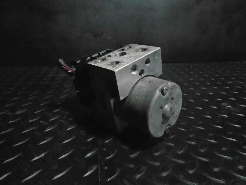 2003 Saturn VUE Anti Lock Brake Module - Image 1 of 3