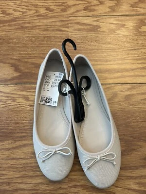 Zapatos planos de ballet H&M beige para mujer talla 8 Foto 1 de 3