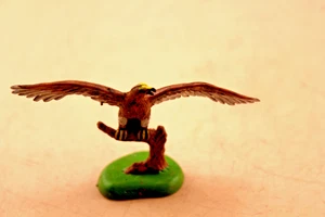 VINTAGE BRITAINS ZOO ANIMAL BALD EAGLE SITTING ON TREE LIMB - Picture 1 of 3