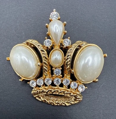 Crown Gold Tone Rhinestone Faux Pearl Brooch Pin J58 - Image 1 of 4