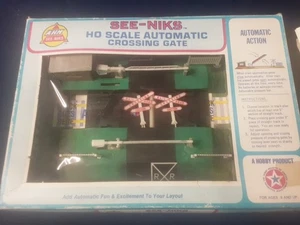 Vintage HO Scale AHM See-Niks Automatic Crossing Gate 5603 Manual Crossing Gate - Picture 1 of 4