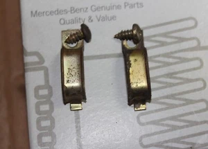 GENUINE MERCEDES-BENZ MB W123 CENTRAL LOCK HOSE BRACKET HOLDER B-PILLAR 2PCS OEM - Picture 1 of 3