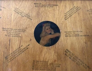 Bandeja de servir TIKI vintage años 1930-50 PIN UP niña bar madera TODOS LOS DICHOS ANTIGUOS lemas - Imagen 1 de 8