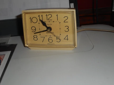 Vintage WESTCLOX Electric Alarm Clock Dialite Bold II Model #22190 Works USA Cover