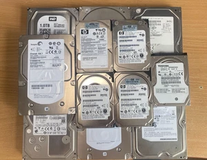 12 x SATA & SAS 2.5" & 3.5" HARD DRIVES - CUSTOMER RETURNS - UNTESTED - Afbeelding 1 van 6