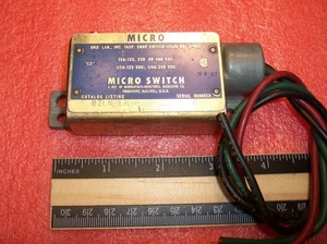 QTY (1) BZLN-LH MICRO SWITCH SNAP-ACTION ENDSCHALTER SPDT-NO 20A 125Vac GEBRAUCHT - Bild 1 von 2