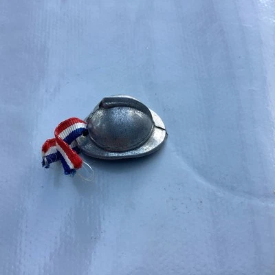 (B34A) ANCIENNE PETITE BROCHE MILITAIRE 14-18 CASQUE DE POILU EN Zamac - Photo 1/3