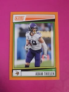 2022 Panini Score #104 Adam Thielen Minnesota Vikings Orange Parallel - Bild 1 von 2