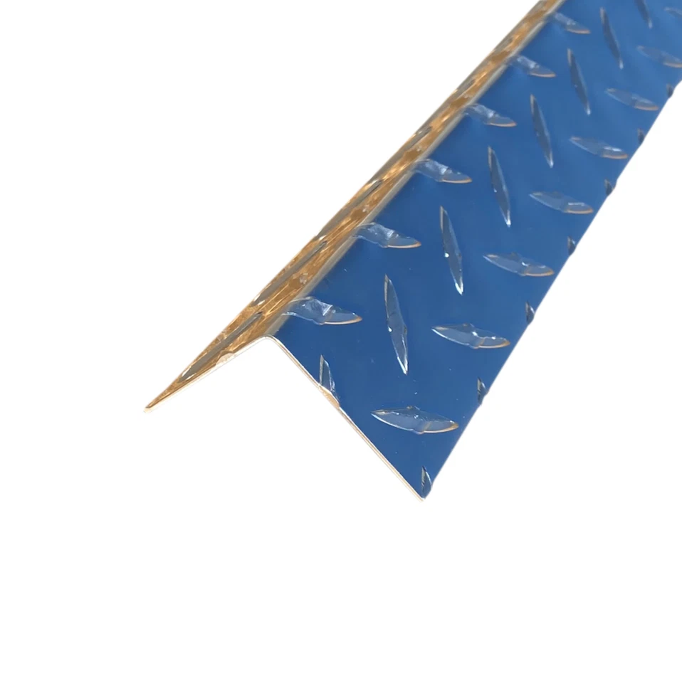 PACK DE 4 - Protector de esquina exterior de placa de diamante de aluminio de 2" x 2" x 48" - 0,045" de grosor Foto 1 de 1