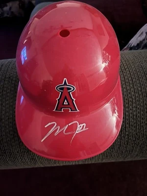 Мини-бейсбольный шлем с автографом Майка Траута из MLB Angels - Изображение 1 из 3