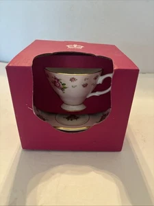 Royal Albert New Country Roses Vintage Teetasse & Untertasse - Bild 1 von 4