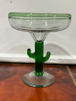 MEXICANO SOPLADO A MANO BORDE VERDE GRUESO PESADO TALLO DE CACTUS VIDRIO MARGARITA. Foto 1 de 4