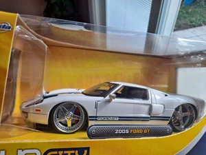 Jada Toys Dub City 2005 Ford GT weiß mit blauen Streifen Sammlung Sport Maßstab 1:24  - Bild 1 von 12
