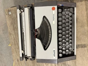 Vintage 1970s Olivetti Tropical Typewriter - Picture 1 of 5