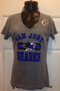 Camiseta San José TIBURONES Damas Cuello en V - NHL PRODUCTO CON LICENCIA OFICIAL - NUEVA - Imagen 1 de 9