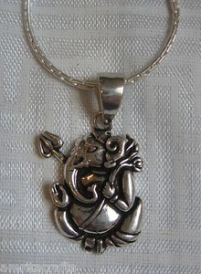 Ganesh with Shiva's Trident and Sacred Flowers Silver Pendant India - Picture 1 of 2