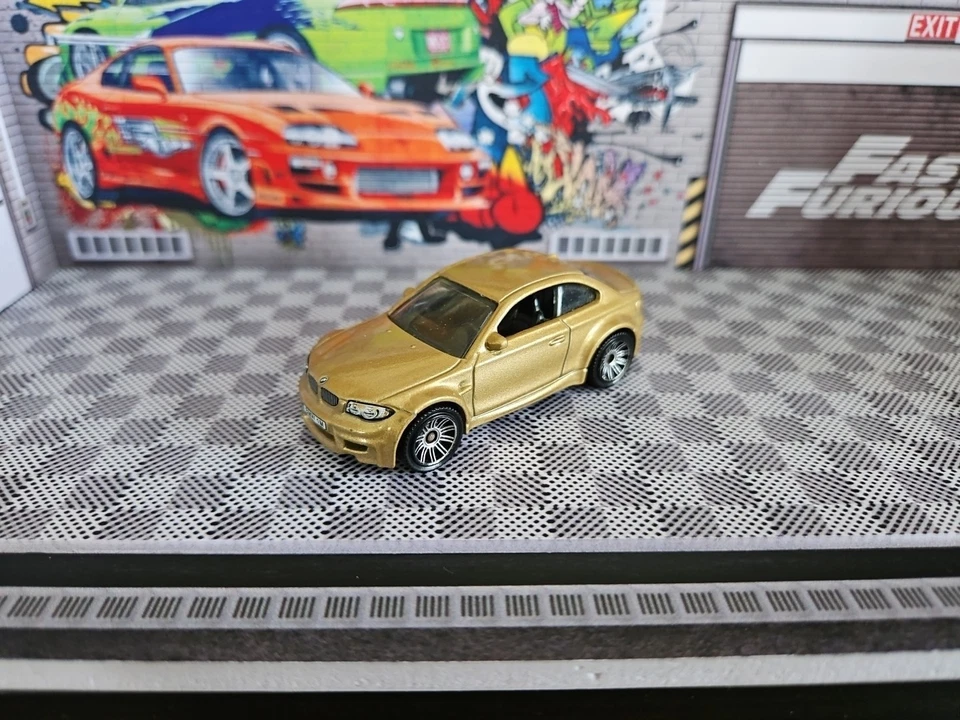 Matchbox 2013 BMW 1M/M1 Gold Combine franqueo en muy buena condición+ Foto 1 de 4